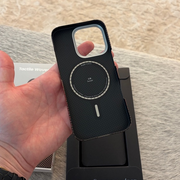 NWT Apple PITAKA iPhone 16Pro 6.3” Aramid Fiber Case, luxury, lightweight/slim - Picture 4 of 12